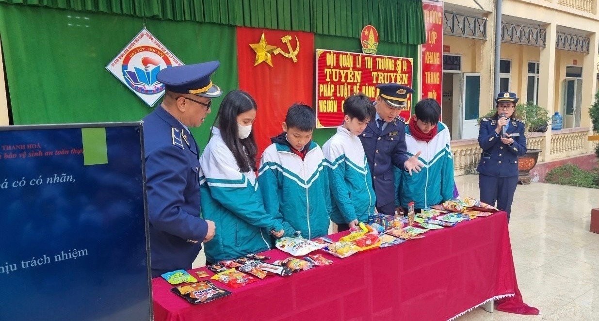 Cục Quản lý thị trường tỉnh Thanh Hóa Tăng cường tuyên truyền phổ biến pháp luật đến cơ sở kinh doanh và người tiêu dùng Cục Quản lý thị trường tỉnh Thanh Hóa Tăng cường tuyên truyền phổ biến pháp luật đến cơ sở kinh doanh và người tiêu dùng