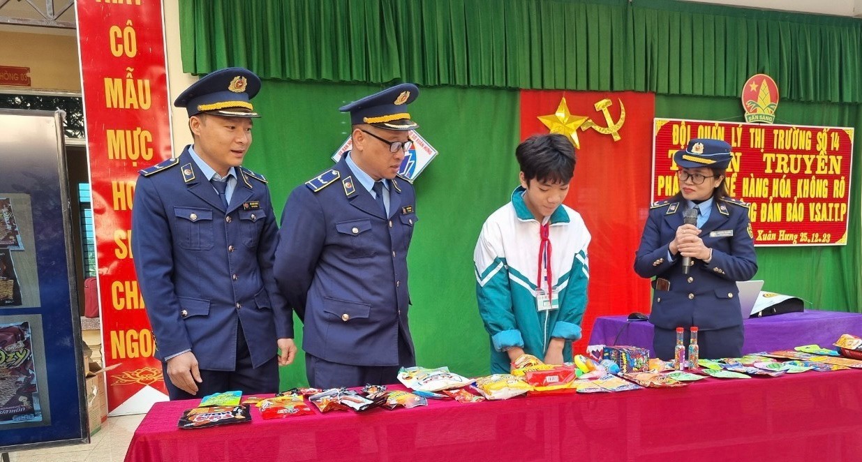 Cục Quản lý thị trường tỉnh Thanh Hóa Tăng cường tuyên truyền phổ biến pháp luật đến cơ sở kinh doanh và người tiêu dùng Cục Quản lý thị trường tỉnh Thanh Hóa Tăng cường tuyên truyền phổ biến pháp luật đến cơ sở kinh doanh và người tiêu dùng