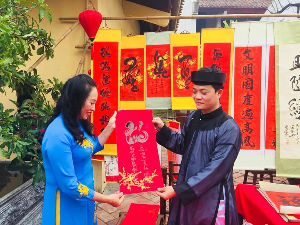 Thầy đồ Ngọc Đình , Chủ nhiệm CLB Thư pháp Việt UNESCO tặng chữ Thầy đồ Ngọc Đình , Chủ nhiệm CLB Thư pháp Việt UNESCO tặng chữ