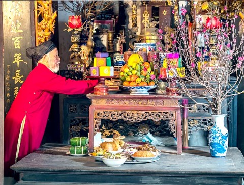 Bàn thờ gia tiên - Chốn linh thiêng trong ngôi nhà ngày Tết