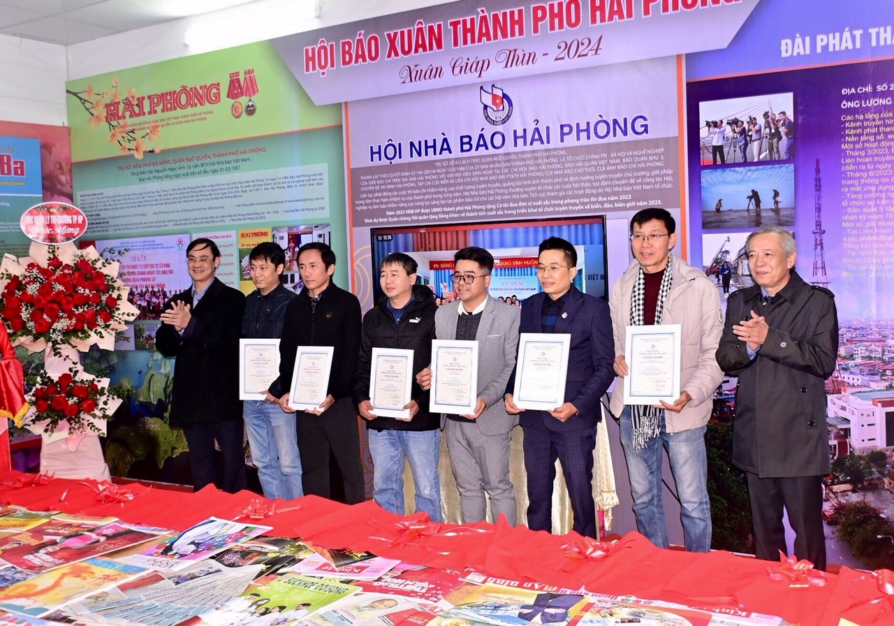 Hải Phòng tưng bừng khai mạc hội báo xuân 2024 Hải Phòng tưng bừng khai mạc hội báo xuân 2024