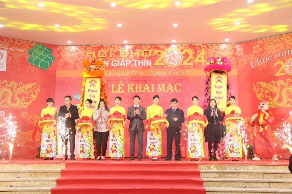 Sản vật khắp các vùng miền quy tụ tại Hội chợ Xuân Giáp Thìn 2024 Sản vật khắp các vùng miền quy tụ tại Hội chợ Xuân Giáp Thìn 2024