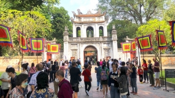 Văn Miếu Quốc Tử Giám, Hoàng thành Thăng Long nhộn nhịp ngày đầu tăng giá vé Văn Miếu Quốc Tử Giám, Hoàng thành Thăng Long nhộn nhịp ngày đầu tăng giá vé