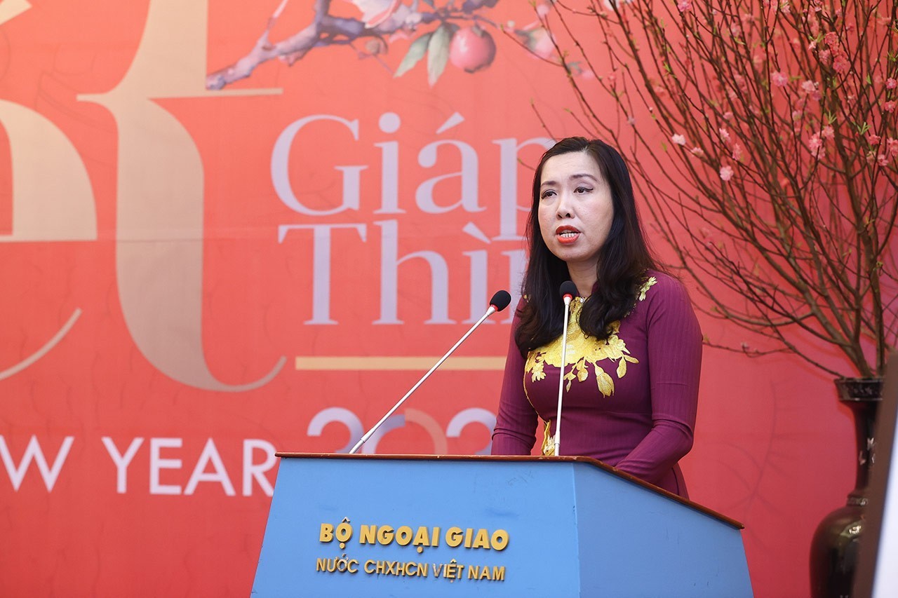Thứ trưởng Bộ Ngoại giao Lê Thị Thu Hằng gửi Thư chúc Tết đến cộng đồng ta ở nước ngoài Thứ trưởng Bộ Ngoại giao Lê Thị Thu Hằng gửi Thư chúc Tết đến cộng đồng ta ở nước ngoài