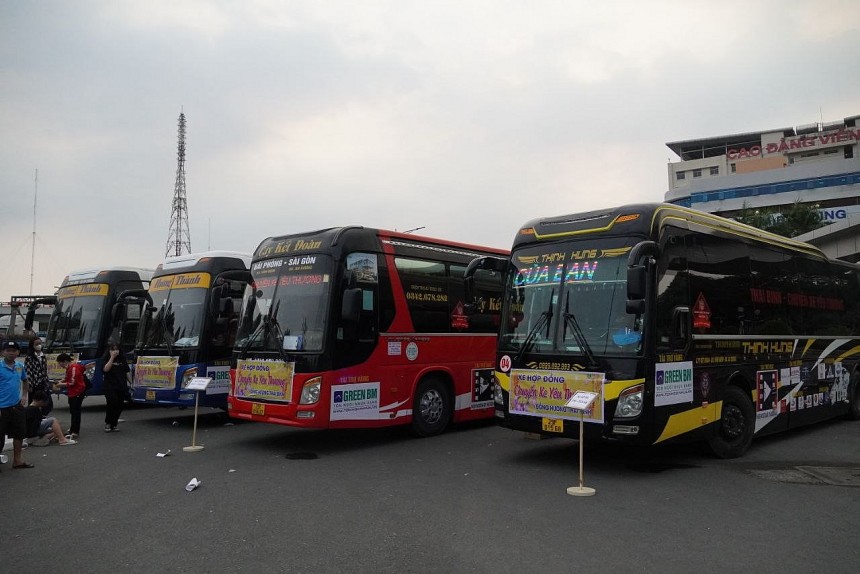 Những chuyến xe chuẩn bị chở bà con về quê đón tết