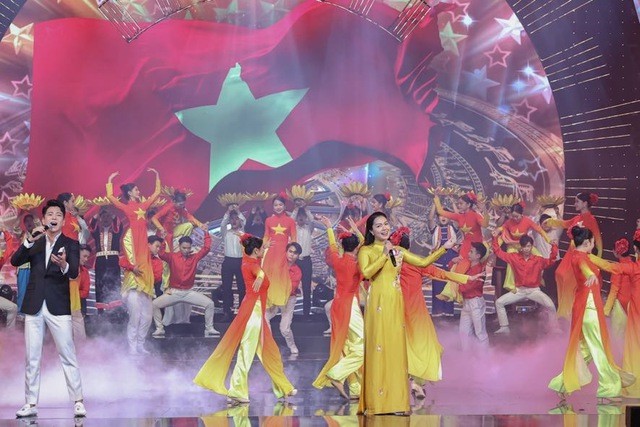 Một tiết mục văn nghệ trong lễ trao Giải Búa liềm vàng lần thứ VIII - Ảnh: VGP/Nhật Bắc Một tiết mục văn nghệ trong lễ trao Giải Búa liềm vàng lần thứ VIII - Ảnh: VGP/Nhật Bắc