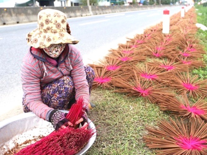 Làng nghề làm hương Quán Hương, thị trấn Hà Lam (Thăng Bình) Làng nghề làm hương Quán Hương, thị trấn Hà Lam (Thăng Bình)