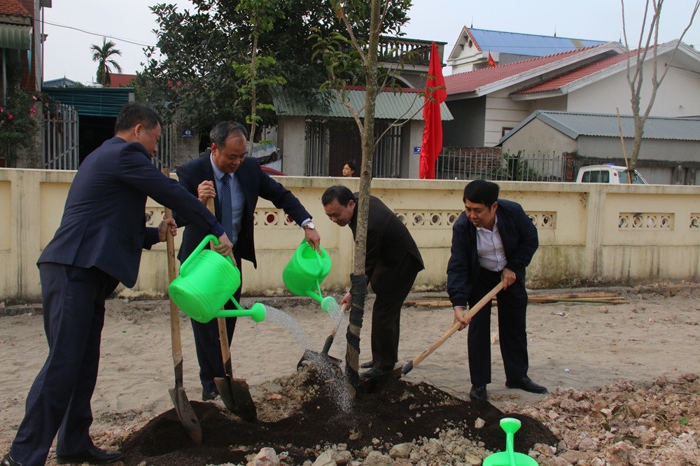 UBND huyện Sóc Sơn yêu cầu các cấp, các ngành và toàn thể Nhân dân trong huyện tiếp tục hưởng ứng trồng cây trong suốt cả năm, coi đây là nhiệm vụ trọng tâm và tổ chức triển khai thực hiện nghiêm túc UBND huyện Sóc Sơn yêu cầu các cấp, các ngành và toàn thể Nhân dân trong huyện tiếp tục hưởng ứng trồng cây trong suốt cả năm, coi đây là nhiệm vụ trọng tâm và tổ chức triển khai thực hiện nghiêm túc