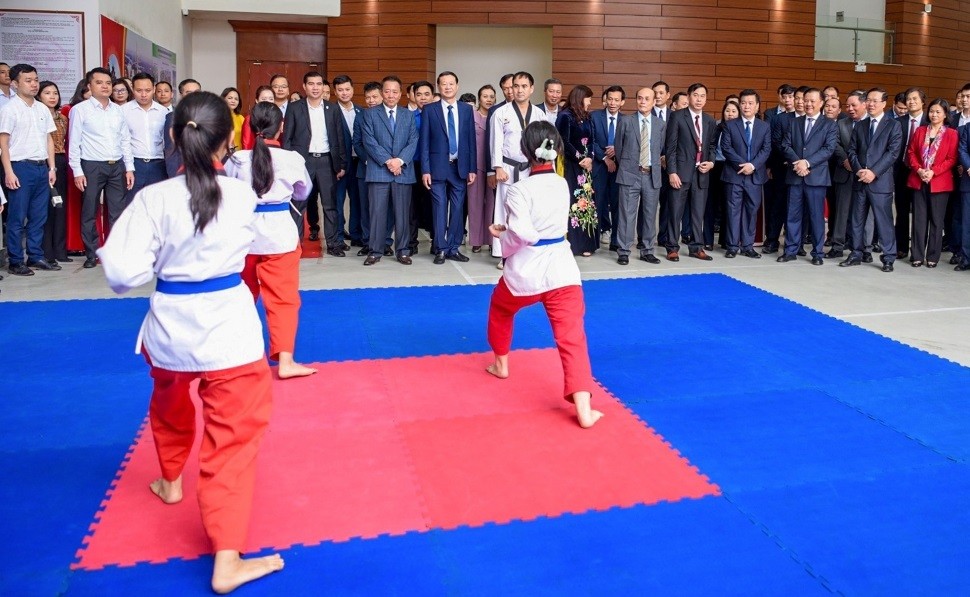 Chủ tịch nước thăm mô hình hoạt động của Trung tâm Văn hoá - Thông tin và Thể thao Đông Anh. Ảnh: Quỳnh Trang Chủ tịch nước thăm mô hình hoạt động của Trung tâm Văn hoá - Thông tin và Thể thao Đông Anh. Ảnh: Quỳnh Trang