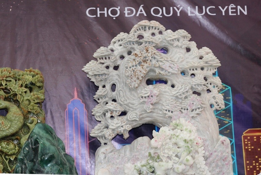 Một trong những sản phẩm điều khắc từ đá hoa trắng Một trong những sản phẩm điều khắc từ đá hoa trắng