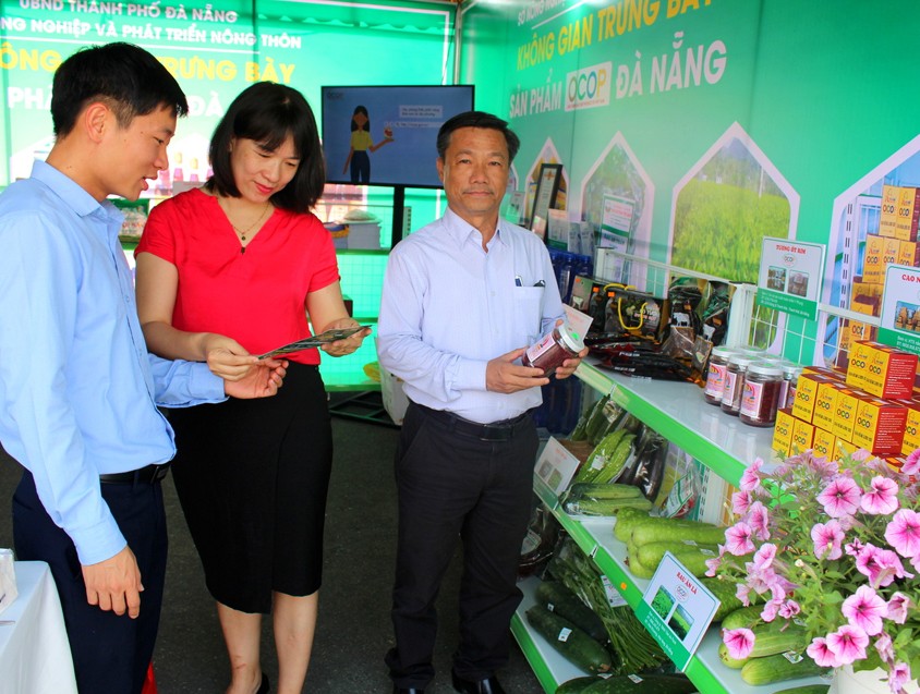 Các sản phẩm đạt OCOP 3-4 sao trưng bày tại Hội chợ Nông nghiệp huyện Hòa Vang Các sản phẩm đạt OCOP 3-4 sao trưng bày tại Hội chợ Nông nghiệp huyện Hòa Vang