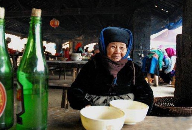 Chuếnh choáng say rượu ngô Bản Phố Chuếnh choáng say rượu ngô Bản Phố