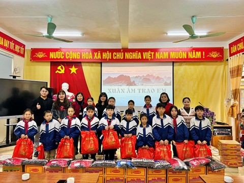 chuong trinh thien nguyen xuan am trao em