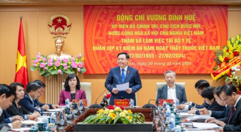 Chủ tịch Quốc hội Vương Đình Huệ thăm và làm việc tại Bộ Y tế