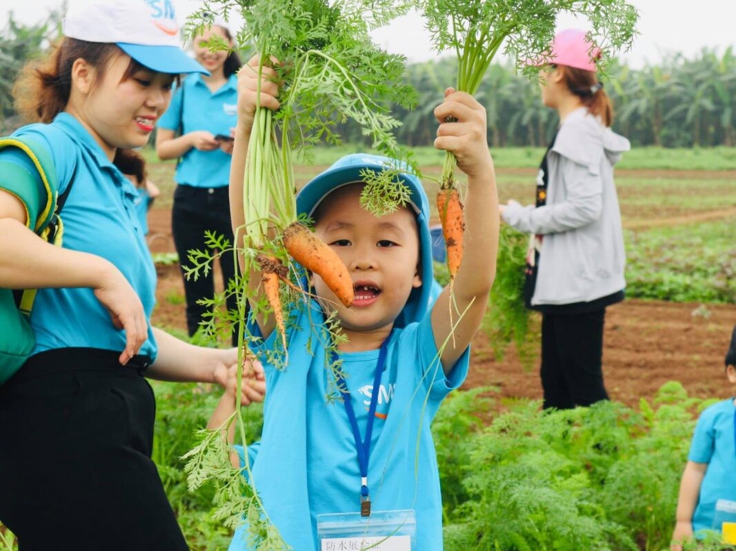 Không khí lao động, sản xuất sôi nổi, hăng say đầu Xuân mới