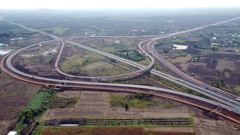 Đoạn nút giao Long Thành - Dầu Giây nối cao tốc Phan Thiết-Dầu Giây. Đoạn nút giao Long Thành - Dầu Giây nối cao tốc Phan Thiết-Dầu Giây.