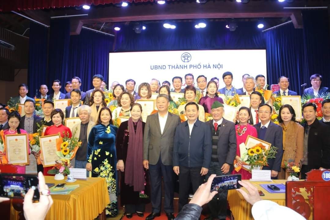 Hà Nội phong tặng danh hiệu Nghệ nhân ngành thủ công mỹ nghệ cho 42 cá nhân Hà Nội phong tặng danh hiệu Nghệ nhân ngành thủ công mỹ nghệ cho 42 cá nhân