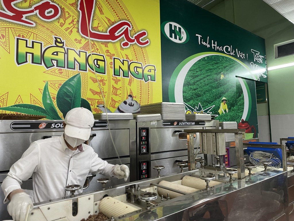 Máy móc được Công ty TNHH chè Hằng Nga (TP Hạ Long) đầu tư để nâng cao hiệu quả sản xuất. Máy móc được Công ty TNHH chè Hằng Nga (TP Hạ Long) đầu tư để nâng cao hiệu quả sản xuất.