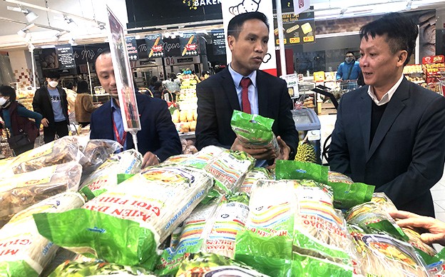 Sản phẩm OCOP 4 sao miến đao Giới Phiên bày bán tại Siêu thị Big C Hà Nội. Sản phẩm OCOP 4 sao miến đao Giới Phiên bày bán tại Siêu thị Big C Hà Nội.