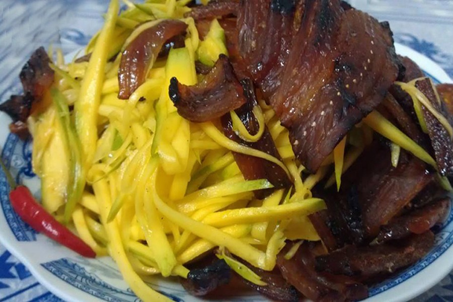 Gỏi xoài khô rắn An Giang