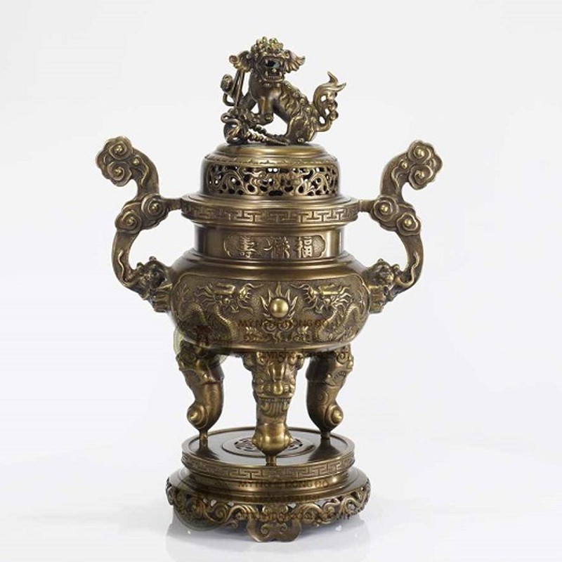 Mẫu đỉnh đồng hun với họa tiết rồng chầu mặt nguyệt tạc nổi Mẫu đỉnh đồng hun với họa tiết rồng chầu mặt nguyệt tạc nổi