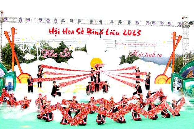 Đồng bào các dân tộc Tày, Dao, Sán Chỉ ngày càng chủ động phát huy những lợi thế, giá trị văn hóa truyền thống đặc sắc của dân tộc mình để phát triển du lịch. Đồng bào các dân tộc Tày, Dao, Sán Chỉ ngày càng chủ động phát huy những lợi thế, giá trị văn hóa truyền thống đặc sắc của dân tộc mình để phát triển du lịch.