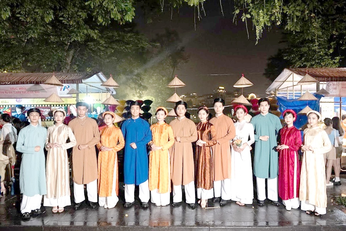 Làng nghề áo dài Trạch Xá nghìn năm tuổi