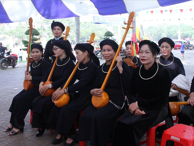 Các nghệ nhân, diễn viên từ nhiều địa phương tham gia Liên hoan có dịp giao lưu, chia sẻ Các nghệ nhân, diễn viên từ nhiều địa phương tham gia Liên hoan có dịp giao lưu, chia sẻ