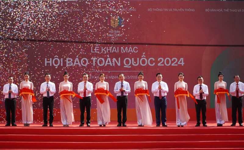 Khai mạc Hội Báo toàn quốc 2024 với chủ đề “Báo chí Việt Nam - Tiên phong, đổi mới vì sự nghiệp cách mạng của Đảng và nhân dân” Khai mạc Hội Báo toàn quốc 2024 với chủ đề “Báo chí Việt Nam - Tiên phong, đổi mới vì sự nghiệp cách mạng của Đảng và nhân dân”