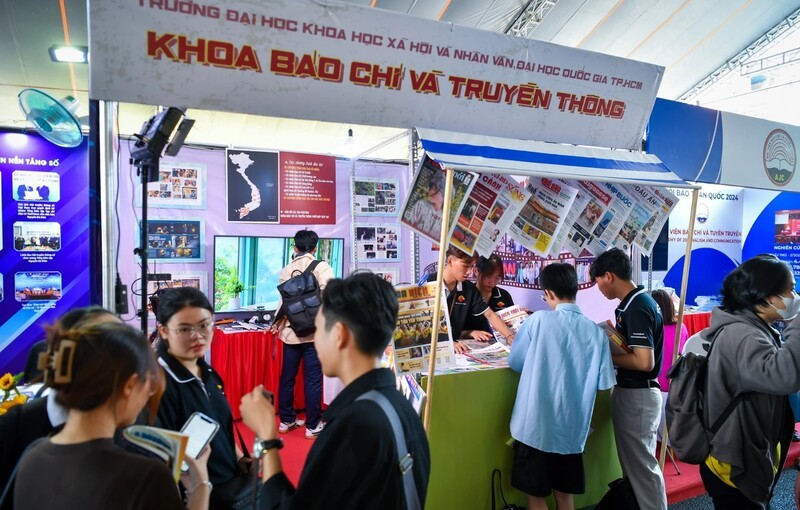 Đông đảo bạn đọc đến trải nghiệm, hưởng ứng Hội Báo Đông đảo bạn đọc đến trải nghiệm, hưởng ứng Hội Báo