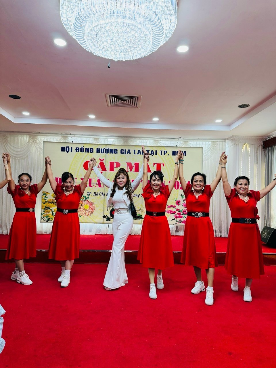 Tiết mục văn nghệ chào mừng buổi họp mặt Hội đồng hương Gia Lai tại TP. HCM Tiết mục văn nghệ chào mừng buổi họp mặt Hội đồng hương Gia Lai tại TP. HCM