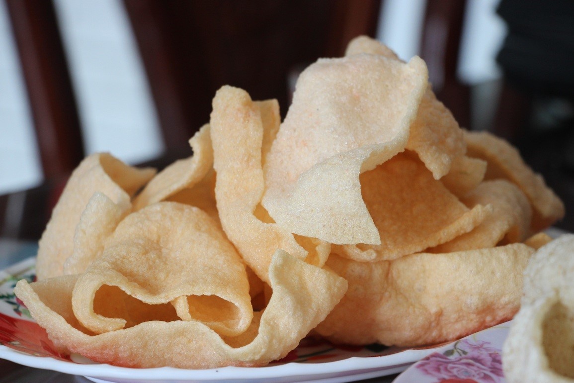 Vễ Vĩnh Châu ghé thăm làng nghề bánh phồng tôm 70 năm tuổi Vễ Vĩnh Châu ghé thăm làng nghề bánh phồng tôm 70 năm tuổi