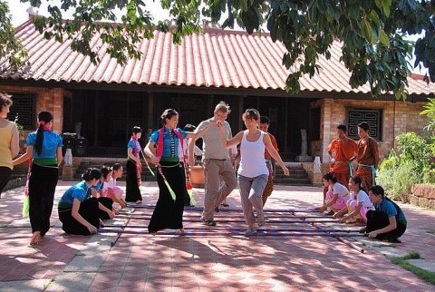 ky quan di san lang nghe mot thoang viet nam