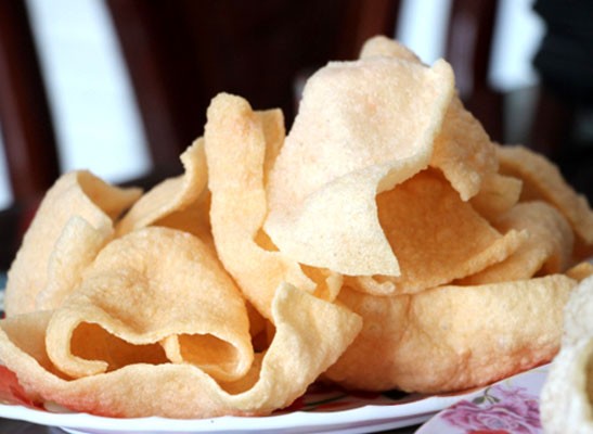 Bánh phồng tôm Lạc Hòa được làm thủ công 100%, từ khâu chọn nguyên liệu đến sơ chế, chế biến Bánh phồng tôm Lạc Hòa được làm thủ công 100%, từ khâu chọn nguyên liệu đến sơ chế, chế biến