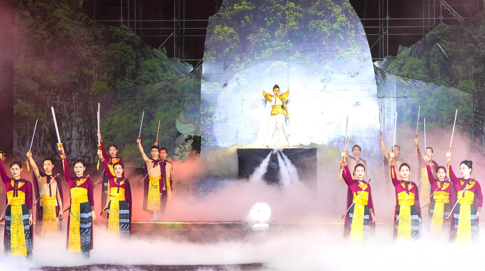 Lễ hội truyền thống Nữ tướng Lê Chân - Di sản văn hóa phi vật thể quốc gia. Lễ hội truyền thống Nữ tướng Lê Chân - Di sản văn hóa phi vật thể quốc gia.