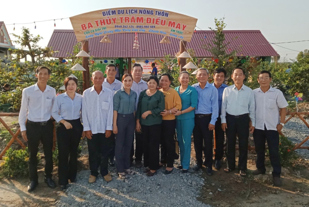 Ra mắt Mô hình dịch vụ du lịch Làng mai Tân Tây “Ba Thủy Trăm Điều Mai”