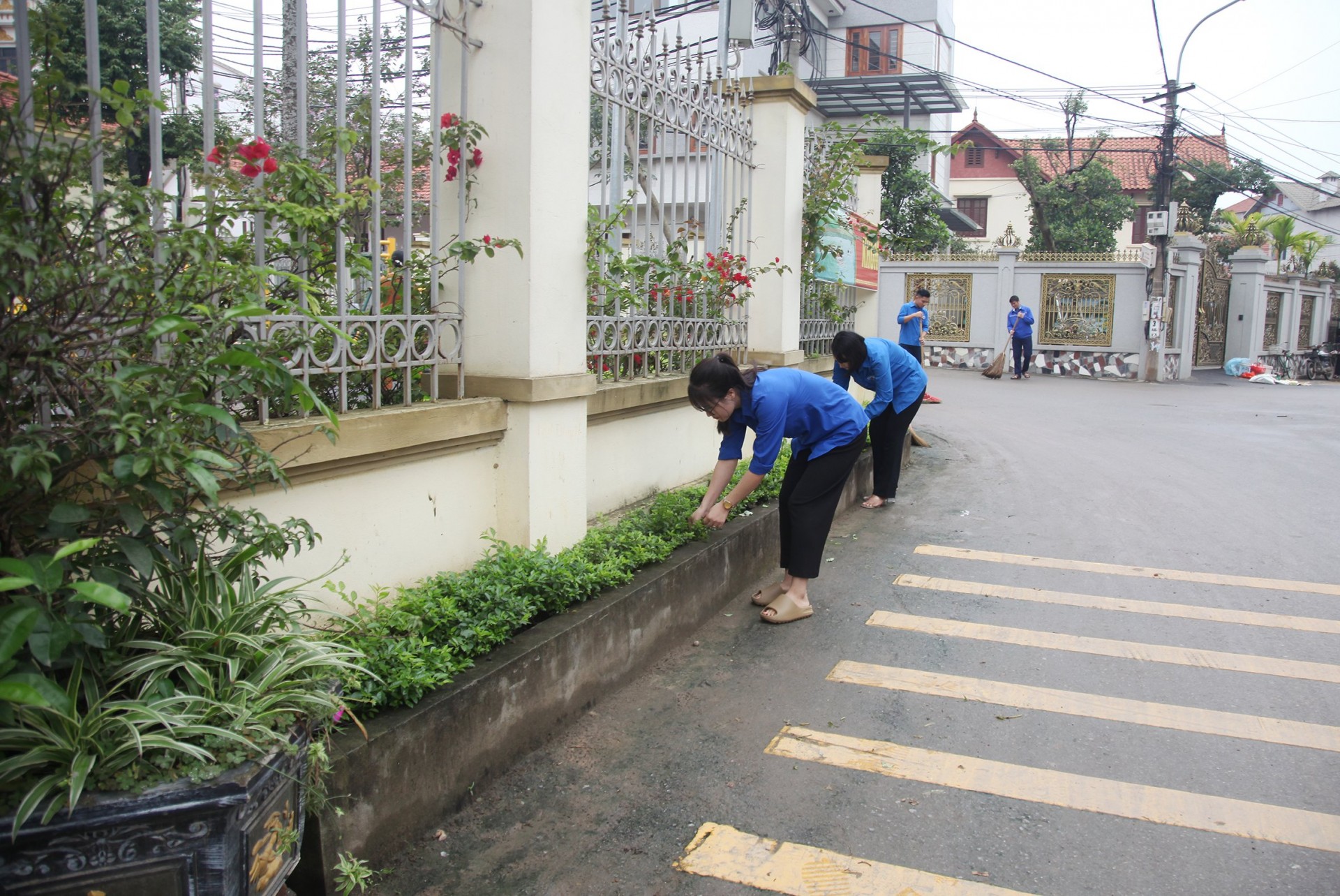 Các tuyến đường thanh niên tự quản được xây dựng và nhân rộng tại những địa phương xây dựng nông thôn mới nâng cao, nông thôn mới kiểu mẫu. Ảnh: Dương Chung Các tuyến đường thanh niên tự quản được xây dựng và nhân rộng tại những địa phương xây dựng nông thôn mới nâng cao, nông thôn mới kiểu mẫu. Ảnh: Dương Chung