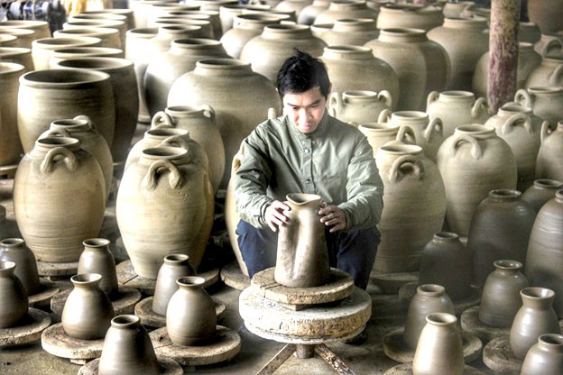 Anh Ngô Quý Đức trải nghiệm tại làng gốm Quế tại Hà Nam Anh Ngô Quý Đức trải nghiệm tại làng gốm Quế tại Hà Nam