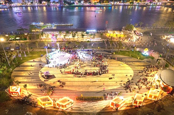 Đêm nhạc “Night of Dances” quy tụ hơn 600 vũ công chuyên và không chuyên biểu diễn Đêm nhạc “Night of Dances” quy tụ hơn 600 vũ công chuyên và không chuyên biểu diễn