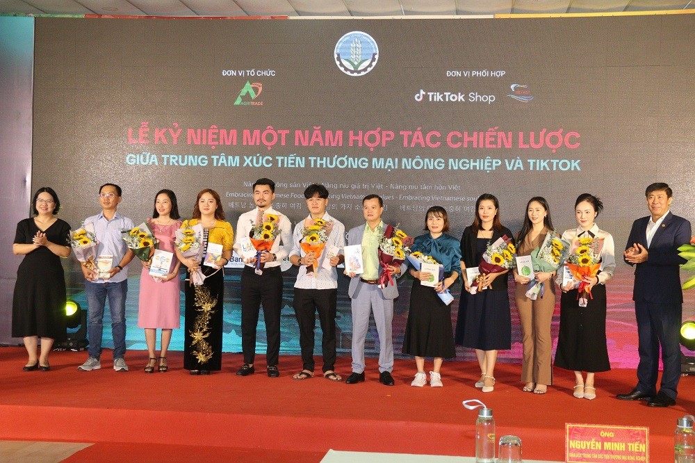 Nâng tầm nông sản Việt thông qua các sàn thương mại điện tử đặc biệt TikTok Nâng tầm nông sản Việt thông qua các sàn thương mại điện tử đặc biệt TikTok