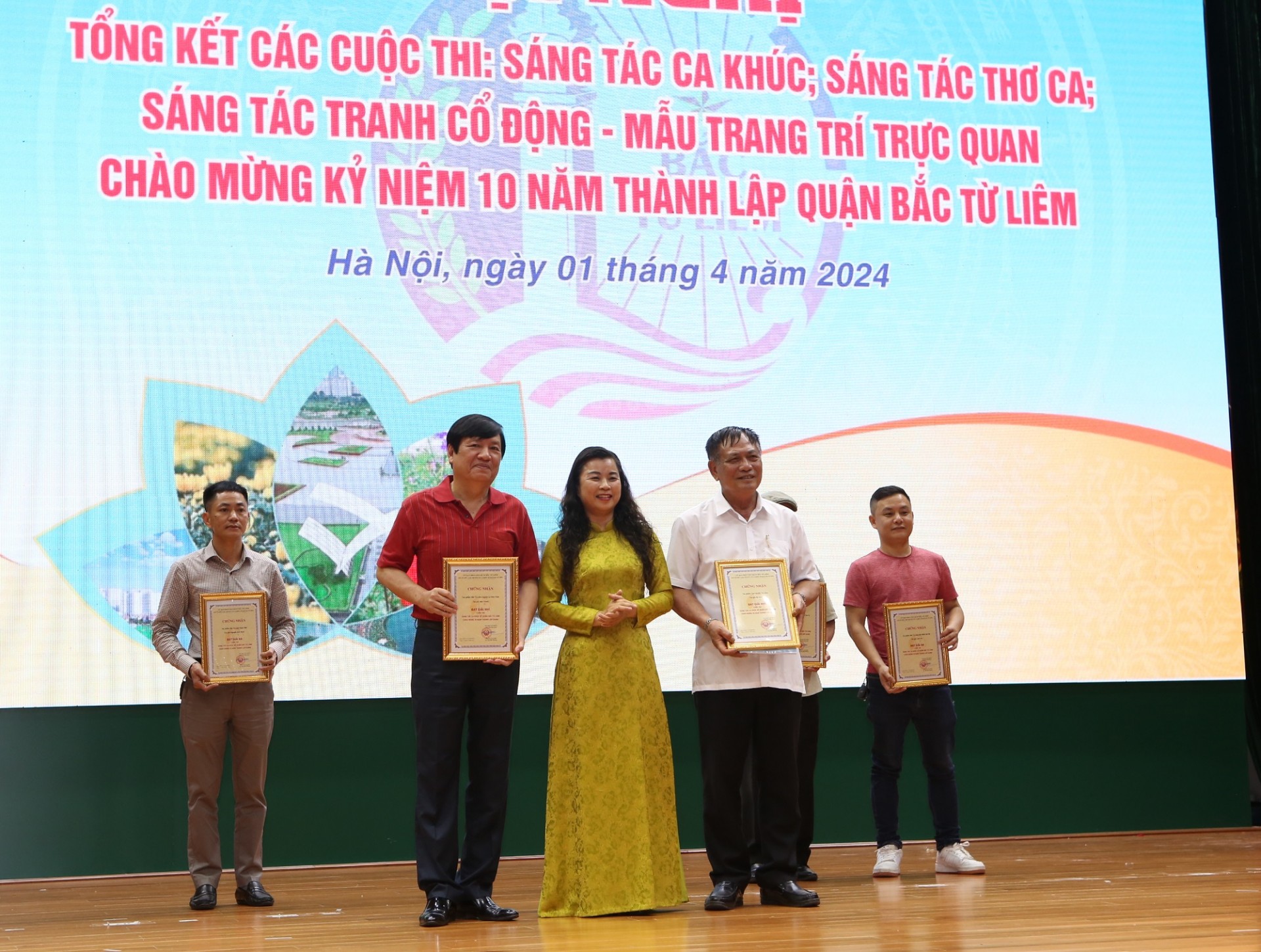 Tổng kết trao giải các cuộc thi trong dịp kỷ niệm 10 năm thành lập quận Bắc Từ Liêm Tổng kết trao giải các cuộc thi trong dịp kỷ niệm 10 năm thành lập quận Bắc Từ Liêm