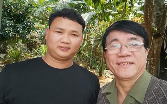 Nguyễn Minh Đức và Phóng viên Tạp chí Làng nghề Việt Nam Nguyễn Minh Đức và Phóng viên Tạp chí Làng nghề Việt Nam