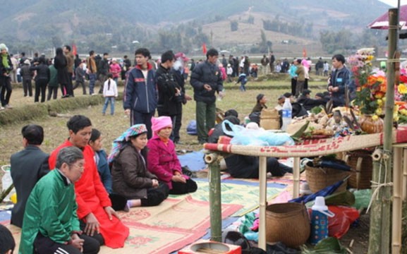 Vật phẩm tế lễ được người dân Xá Phó chuẩn bị rất đầy đủ. Vật phẩm tế lễ được người dân Xá Phó chuẩn bị rất đầy đủ.