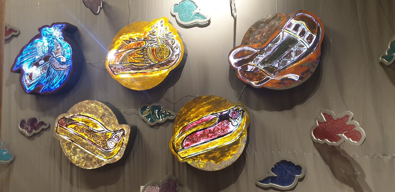 Khai mạc triển lãm “Chuyện Đình trong Phố” với câu chuyện nghề làm da giầy truyền thống