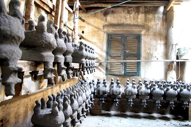 Những chiếc khuôn trong quy trình tạo ra lư đồng An Hội Những chiếc khuôn trong quy trình tạo ra lư đồng An Hội