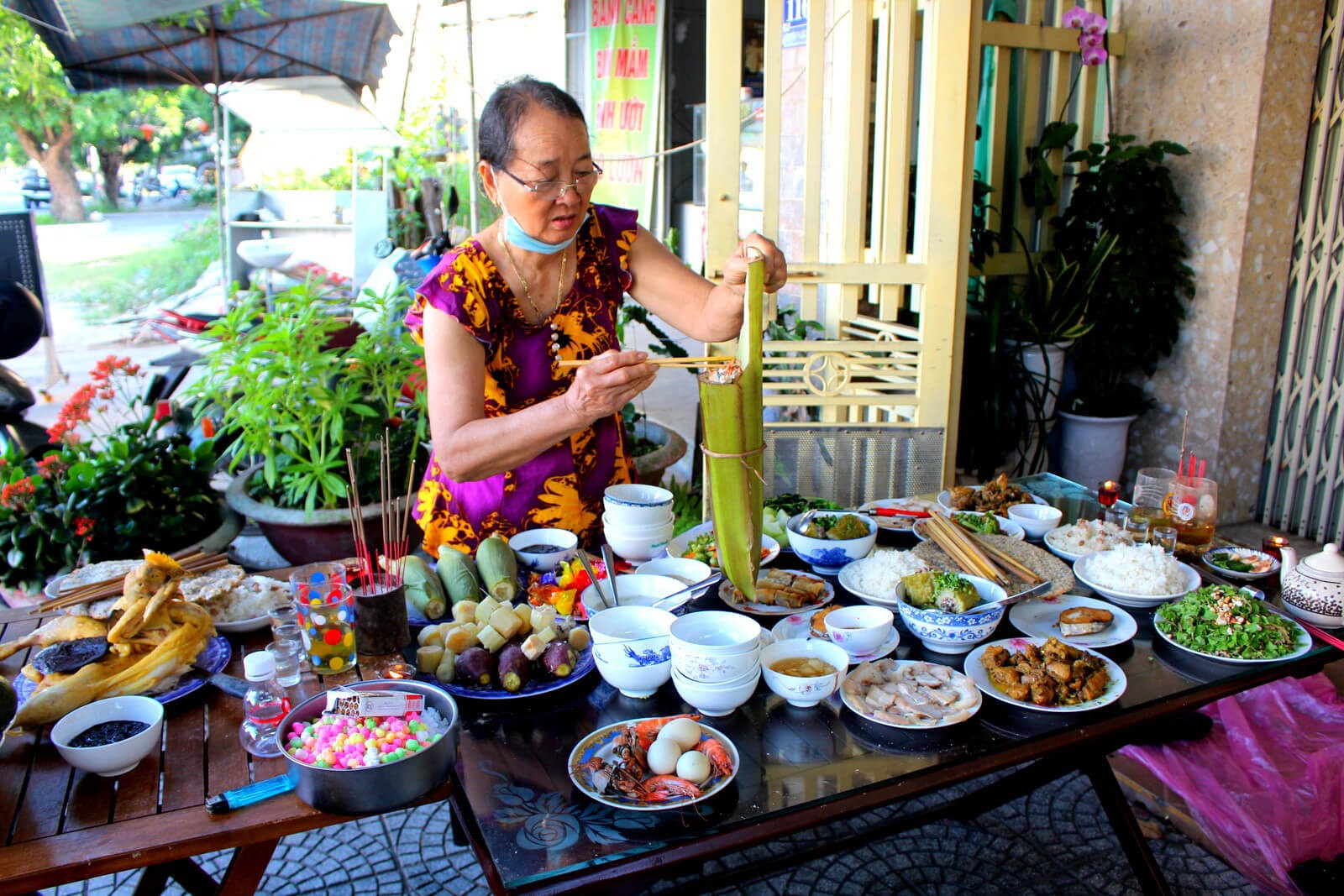 Bàn cúng đất ở vùng Quảng Nam- Đà Nẵng.  