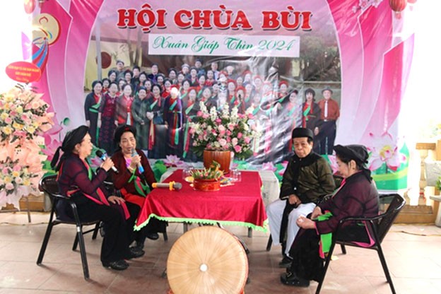 Những liền chị làng Châm Khê  đã góp phần giữ di sản quan họ.