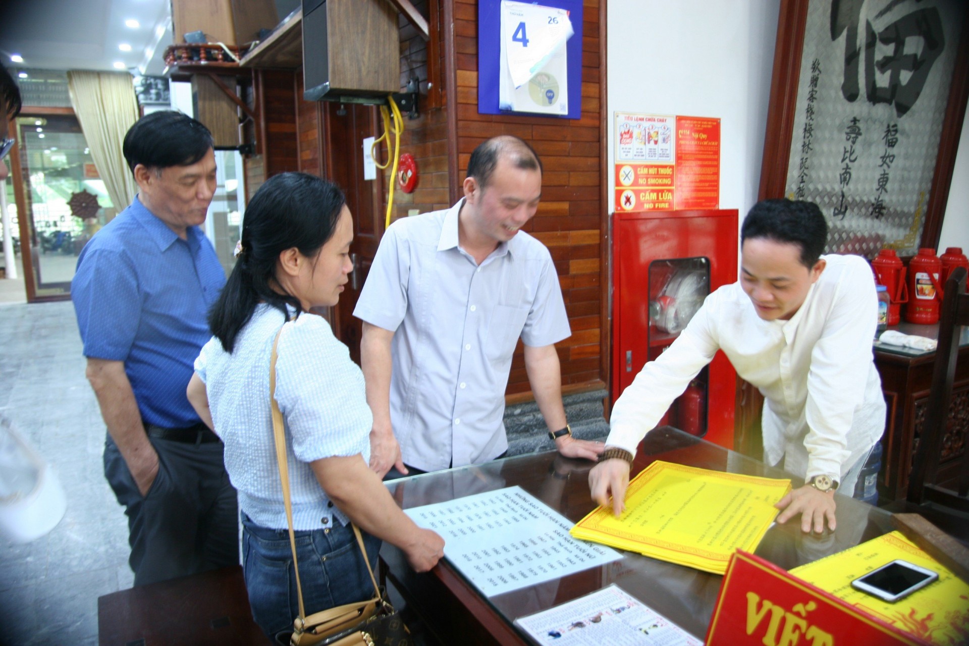 Tạp chí Làng nghề Việt Nam trải nghiệm Về miền đất Phật Tạp chí Làng nghề Việt Nam trải nghiệm Về miền đất Phật