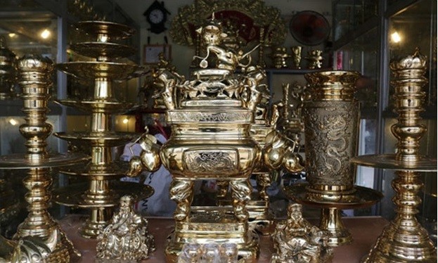 Lư đồng An Hội có đường nét và hoa văn tinh xảo, đặc biệt là ánh vàng đặc trưng khác xa với lư đồng công nghiệp. Lư đồng An Hội có đường nét và hoa văn tinh xảo, đặc biệt là ánh vàng đặc trưng khác xa với lư đồng công nghiệp.