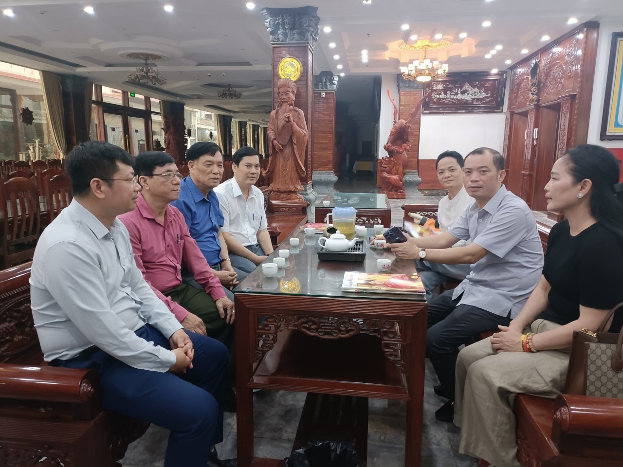 Tạp chí Làng nghề Việt Nam trải nghiệm Về miền đất Phật Tạp chí Làng nghề Việt Nam trải nghiệm Về miền đất Phật